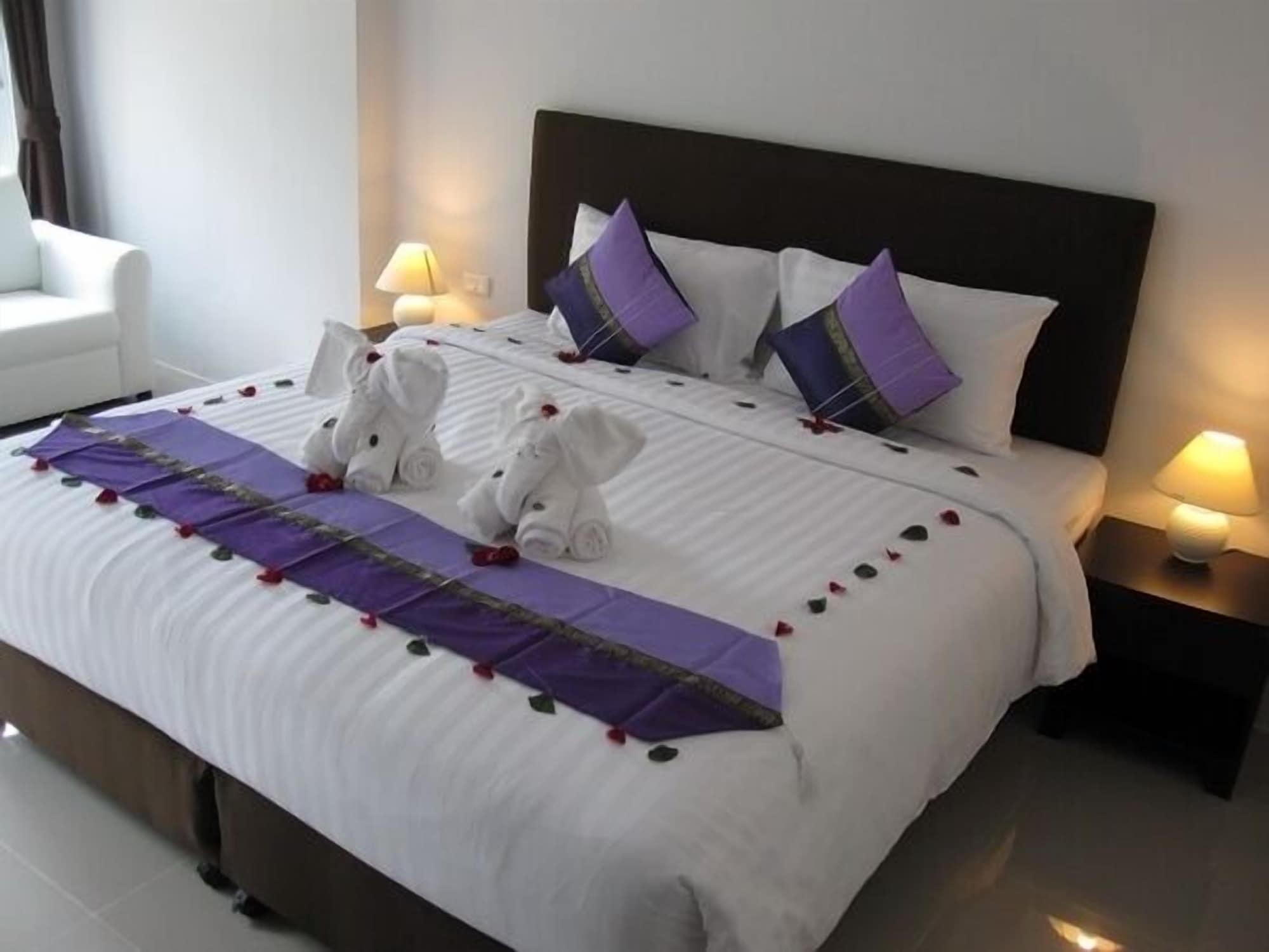 Only Blue Hotel Patong Екстериор снимка